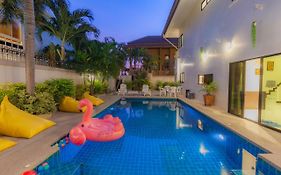Luxury Pool Villa 4 Bedroom 900M Beach 1.5 Km Downtown